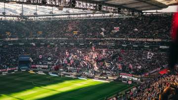 天价版权谈判破裂？FIFA报价暴降仍超1.2亿美金，央视为何硬扛？（配图示意）